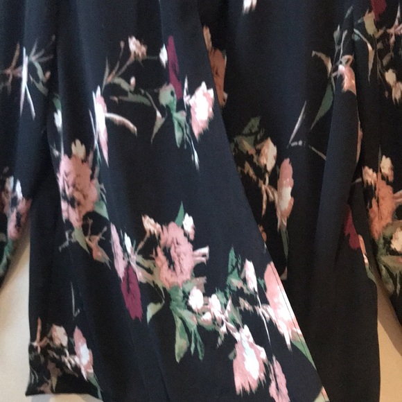 Vince Camuto Front wrap blouse - Picture 3 of 7